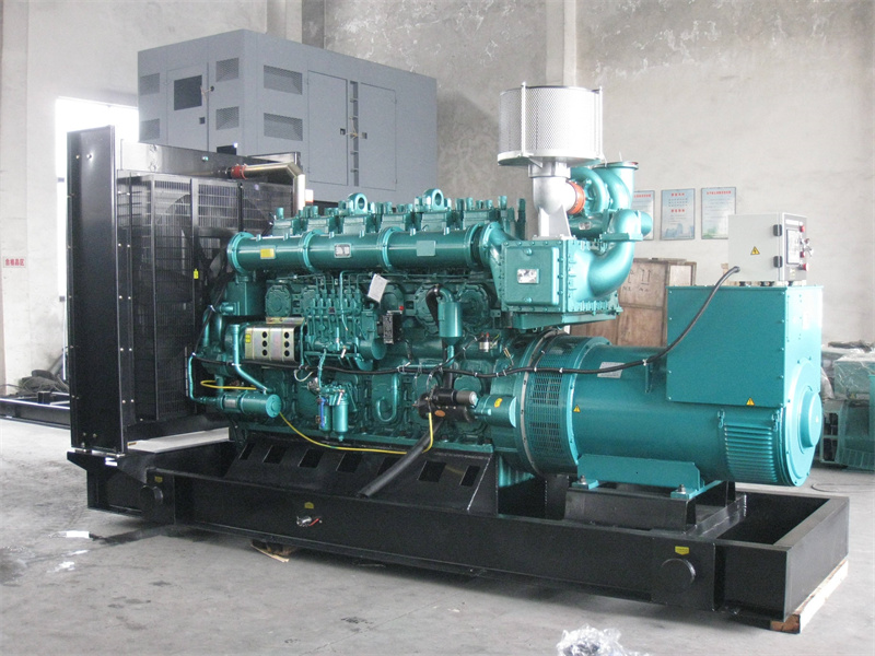 临武200KW 柴油发电机的油耗是多少？