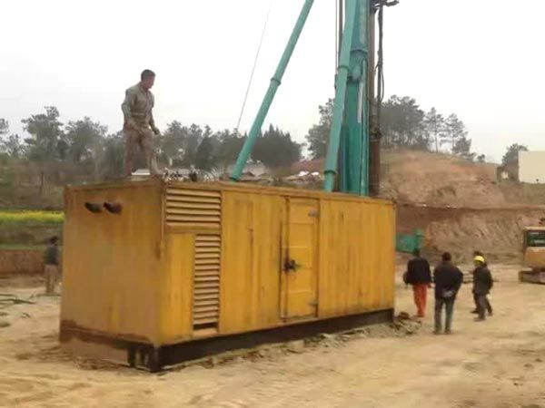 临武如何判断水冷式机油散热器密封件是否需要更换？